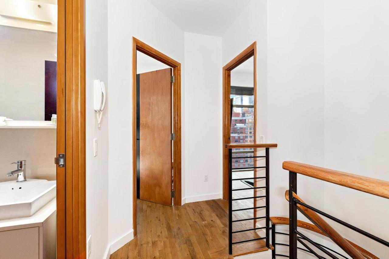 Luxurious 4 Bedroom Penthouse Apartment *
